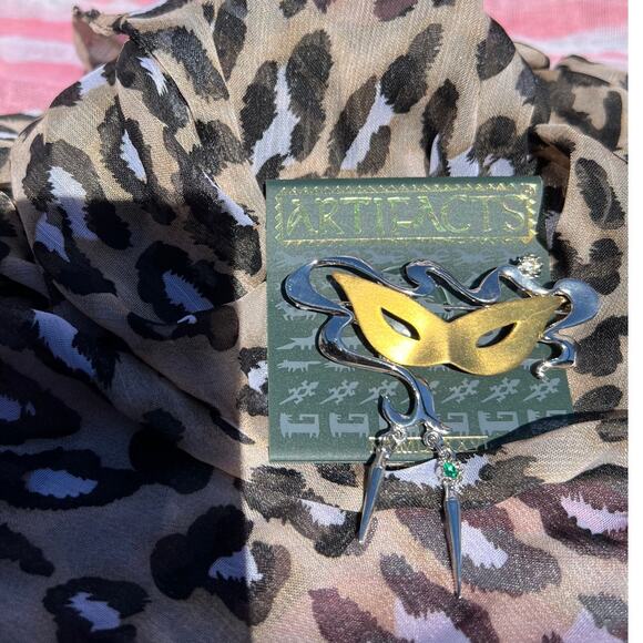 Masquerade Mask Ball Costume Party Vintage Brooch Pin New on Card - Picture 2 of 11